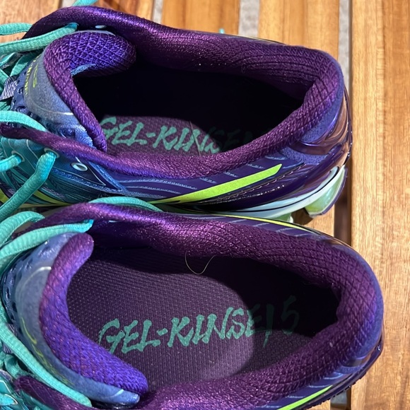 ASICS - Picture 2 of 7